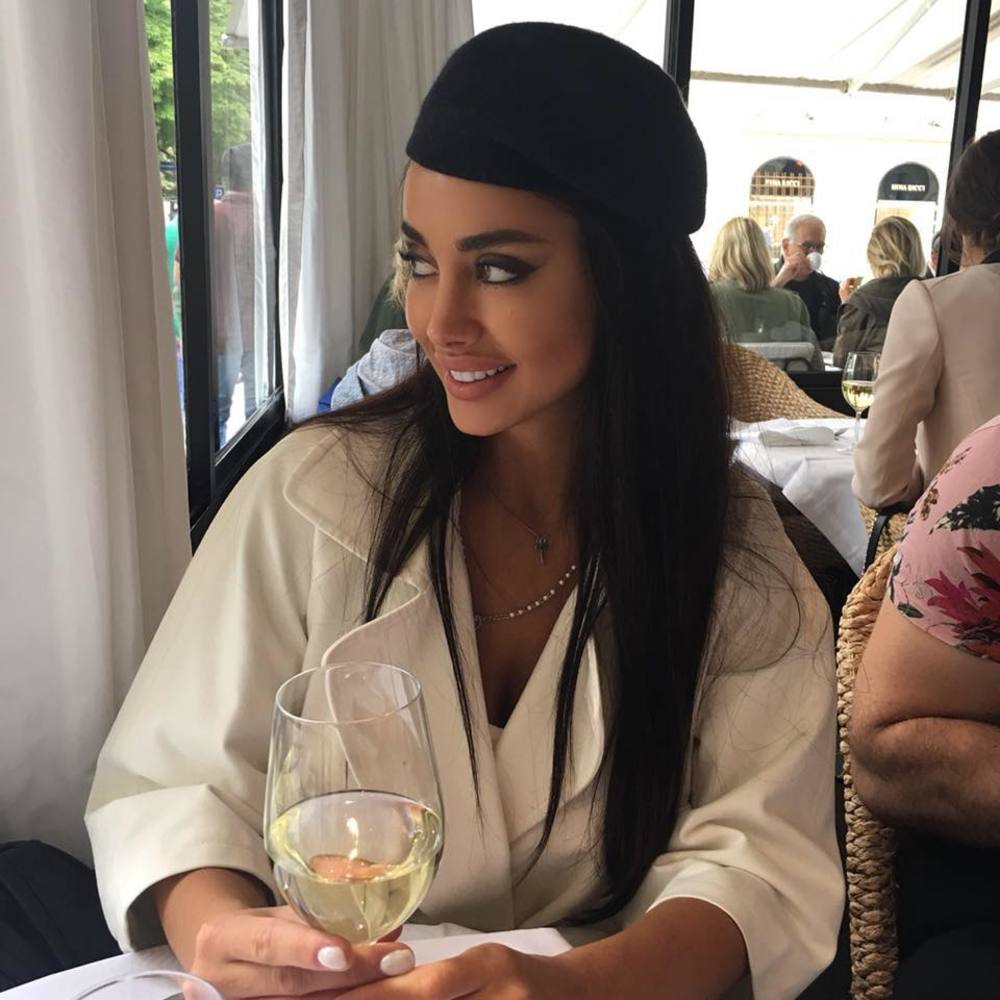 Meet your Posher, Elena